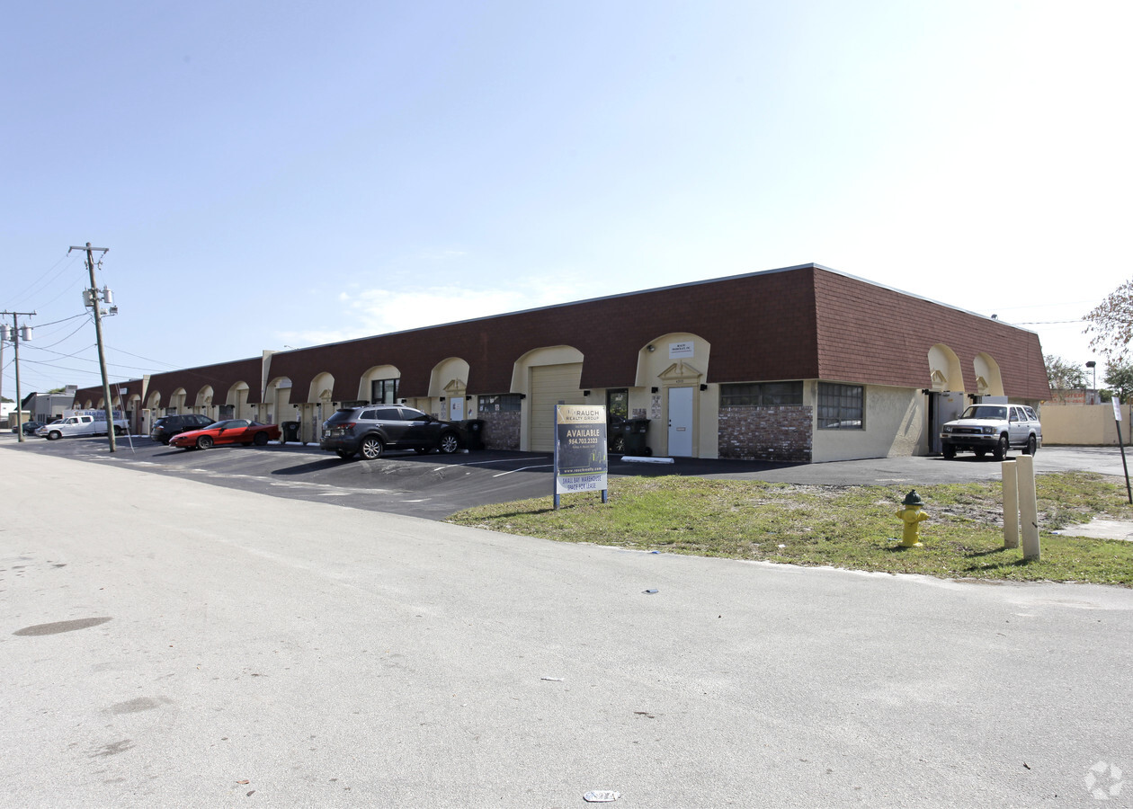 4310-4326-NE-5th-Ter-Oakland-Park-FL-Primary-Photo-1-HighDefinition